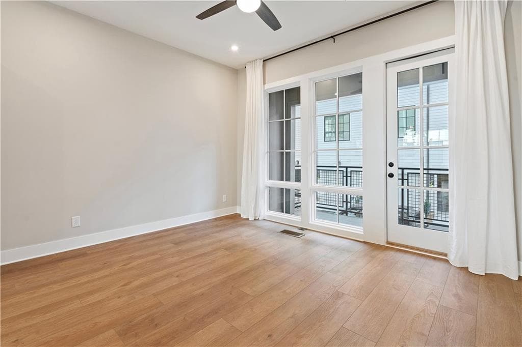 2 bedroom, 3 bathroom, 1,317 sq ft condominium for sale at 989 Bibbs Circle NW 24, Atlanta, GA 30318 — photo 2