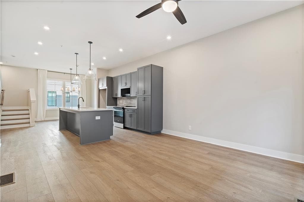 2 bedroom, 3 bathroom, 1,317 sq ft condominium for sale at 989 Bibbs Circle NW 24, Atlanta, GA 30318 — photo 5