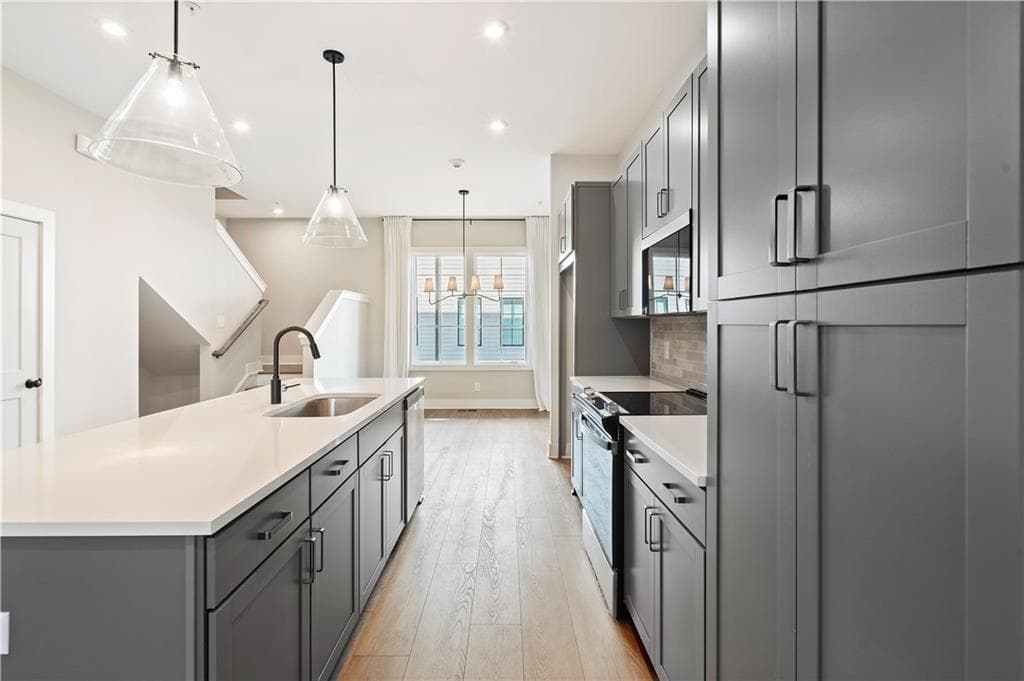 2 bedroom, 3 bathroom, 1,317 sq ft condominium for sale at 989 Bibbs Circle NW 24, Atlanta, GA 30318 — photo 6