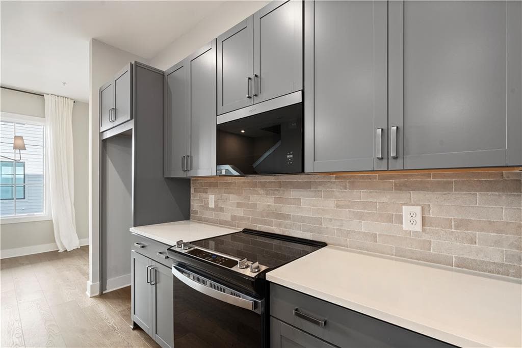 2 bedroom, 3 bathroom, 1,317 sq ft condominium for sale at 989 Bibbs Circle NW 24, Atlanta, GA 30318 — photo 7