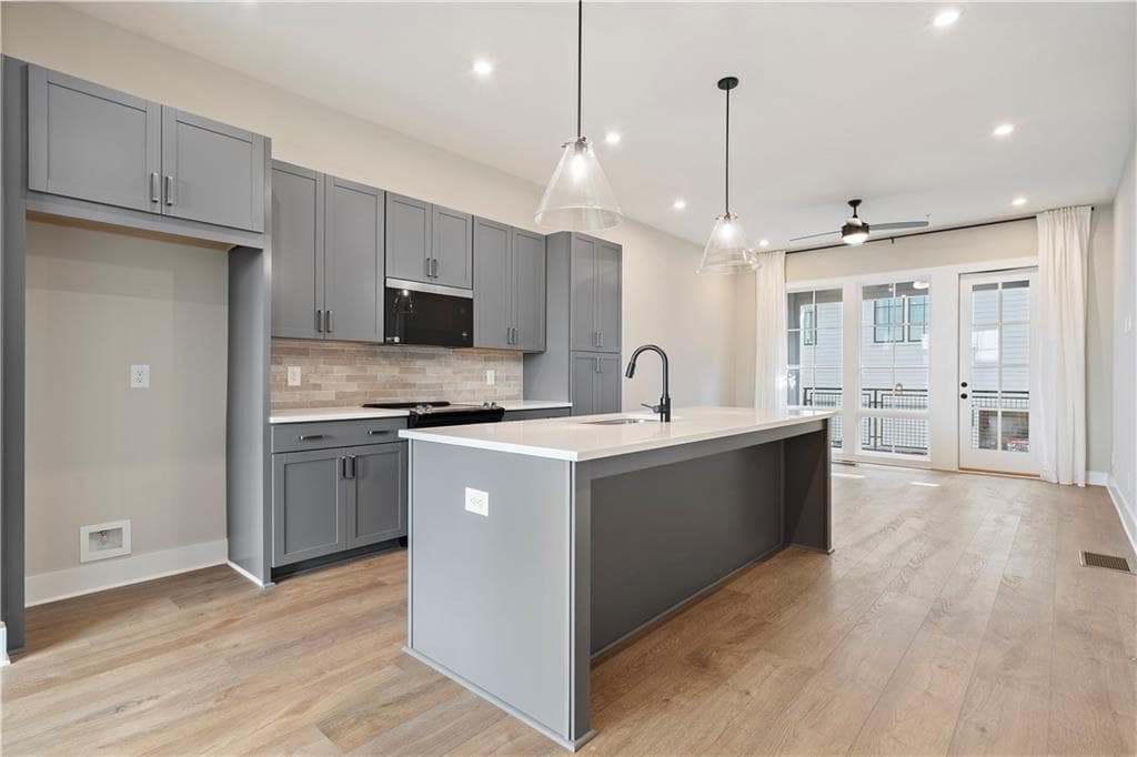 2 bedroom, 3 bathroom, 1,317 sq ft condominium for sale at 989 Bibbs Circle NW 24, Atlanta, GA 30318 — photo 8