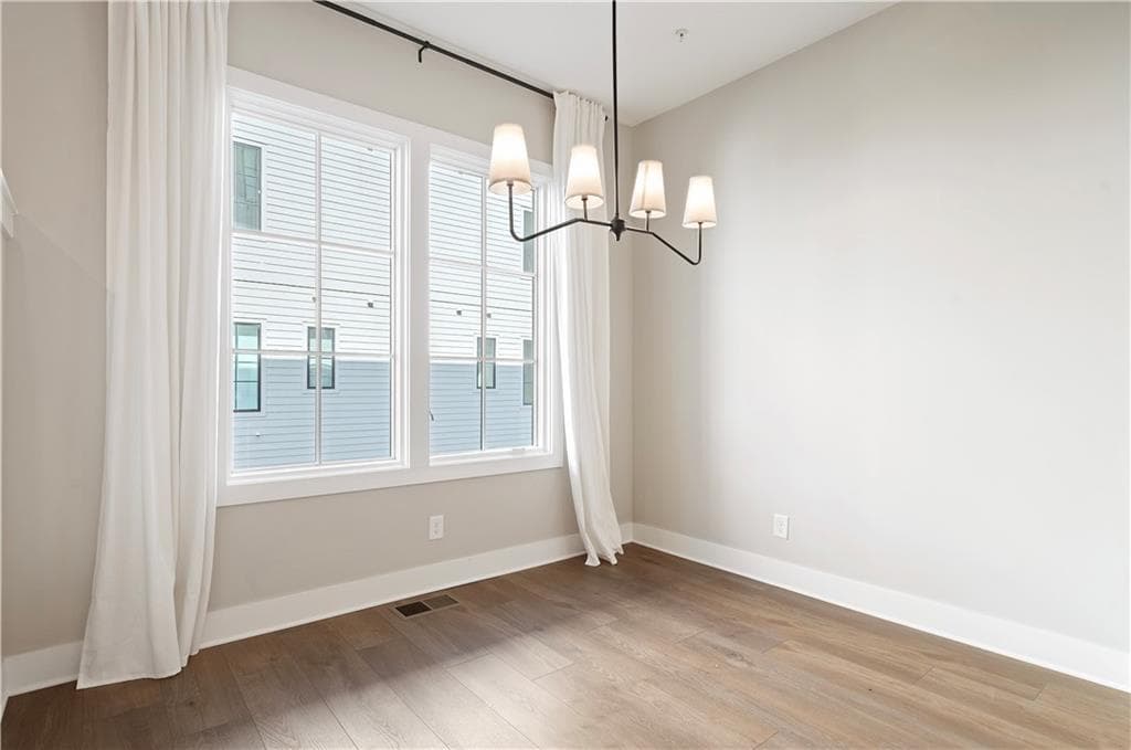 2 bedroom, 3 bathroom, 1,317 sq ft condominium for sale at 989 Bibbs Circle NW 24, Atlanta, GA 30318 — photo 9