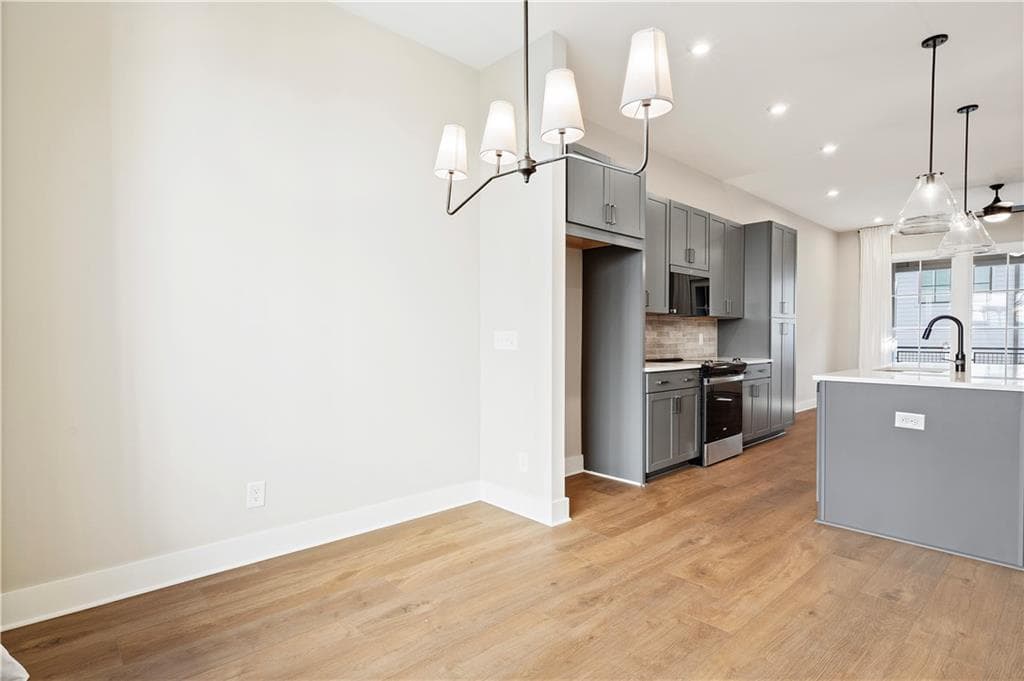 2 bedroom, 3 bathroom, 1,317 sq ft condominium for sale at 989 Bibbs Circle NW 24, Atlanta, GA 30318 — photo 10