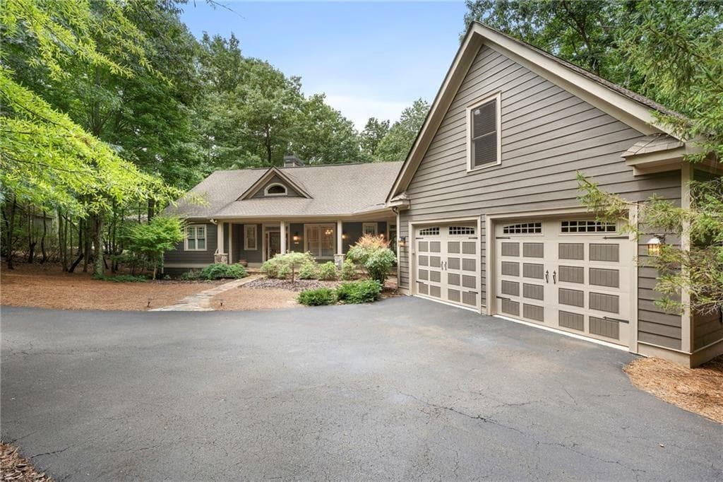 5 bedroom, 5 bathroom, 4,093 sq ft single family residence under contract at 1033 Quail Cove Drive, Jasper, GA 30143 — photo 4