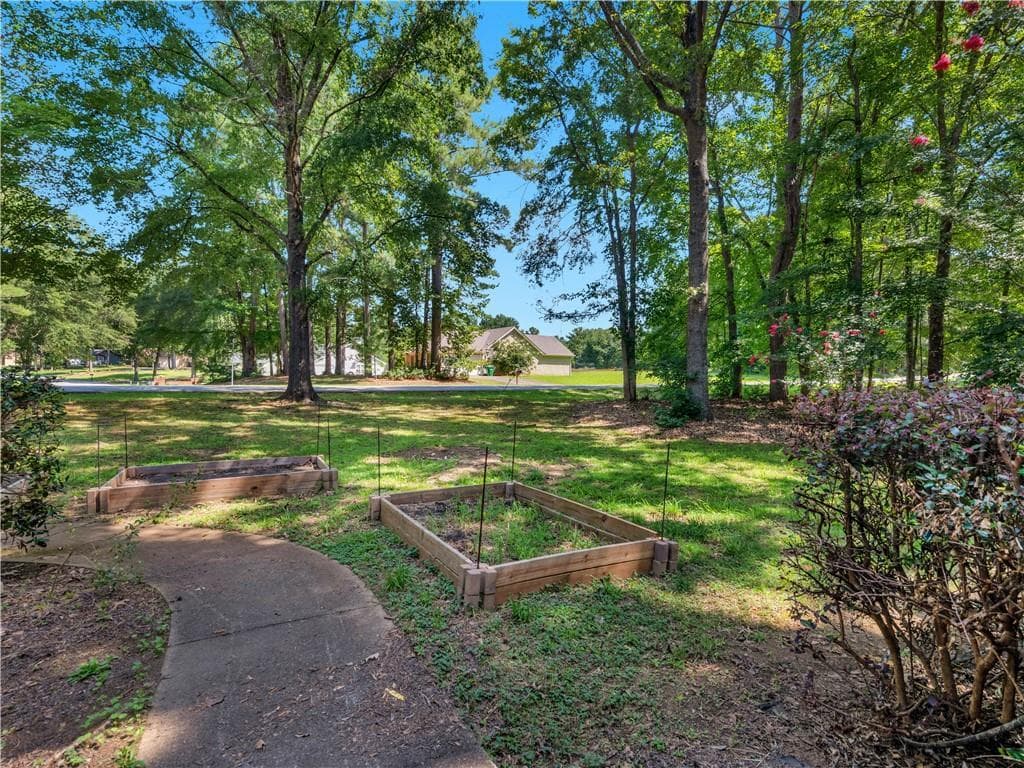3 bedroom, 2 bathroom, 1,976 sq ft single family residence for sale at 351 Waterford Drive, Jonesboro, GA 30238 — photo 3