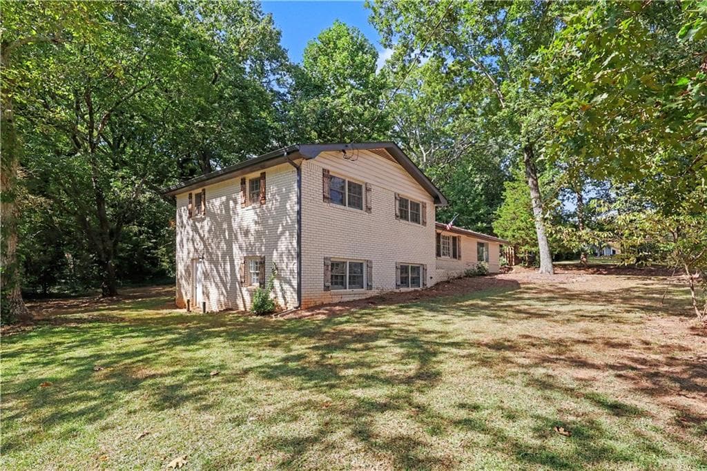 3 bedroom, 2 bathroom, 2,119 sq ft single family residence for sale at 5336 Orchard Place, Douglasville, GA 30135 — photo 2