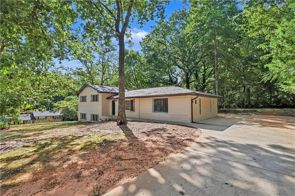 3 bedroom, 2 bathroom, 2,119 sq ft single family residence for sale at 5336 Orchard Place, Douglasville, GA 30135 — photo 3