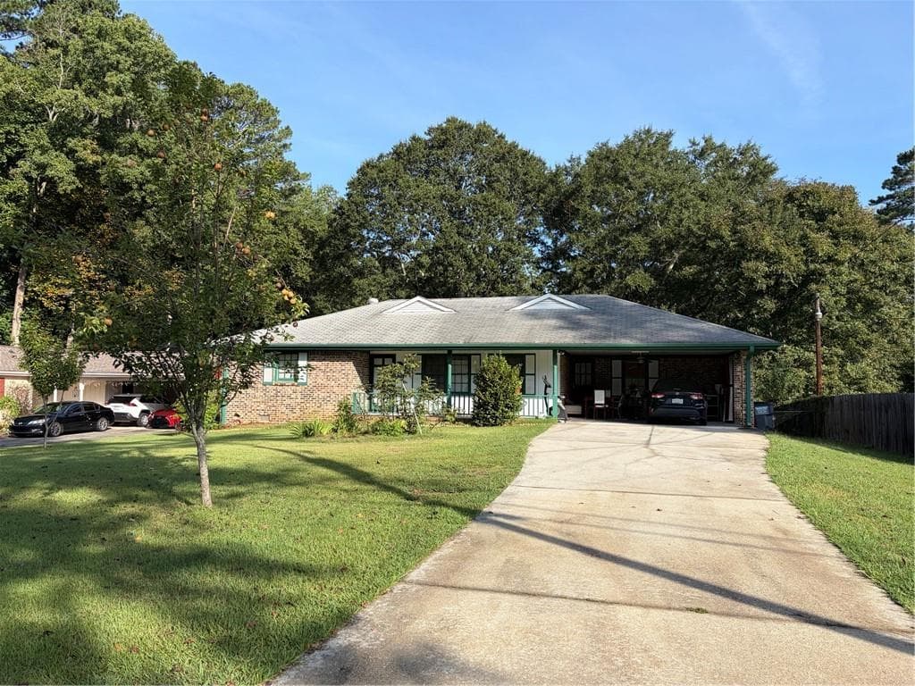 3 bedroom, 2 bathroom, 1,793 sq ft single family residence for sale at 3429 Lake Drive, Lawrenceville, GA 30044 — photo 2