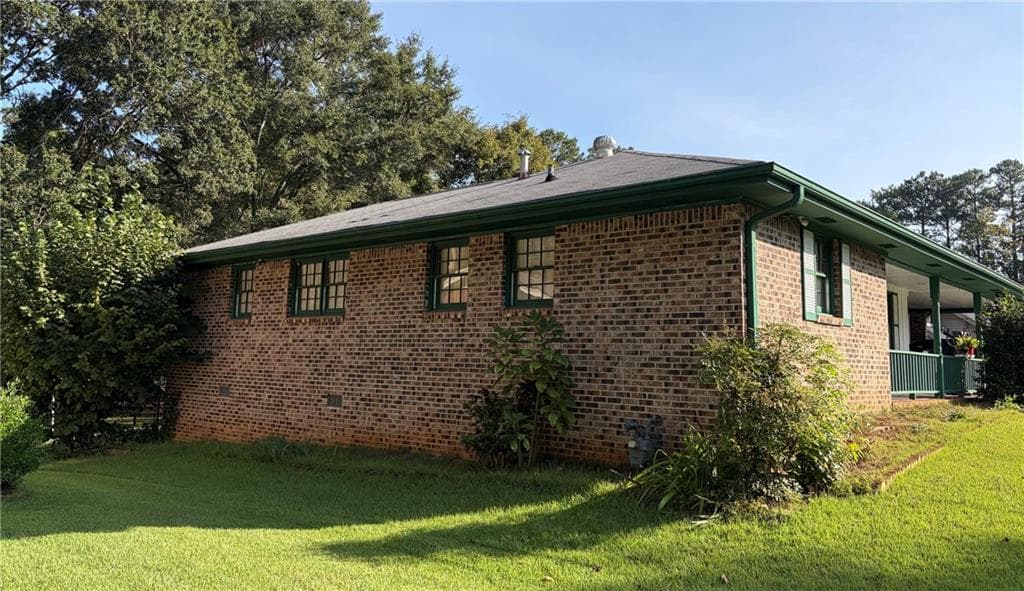 3 bedroom, 2 bathroom, 1,793 sq ft single family residence for sale at 3429 Lake Drive, Lawrenceville, GA 30044 — photo 3