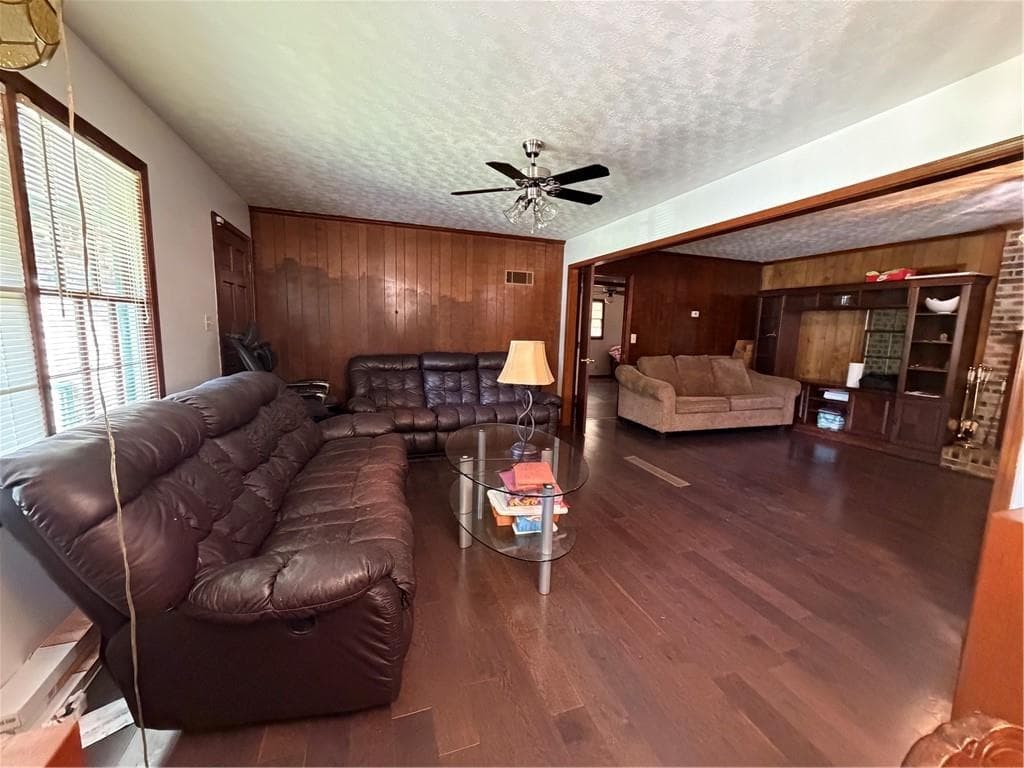 3 bedroom, 2 bathroom, 1,793 sq ft single family residence for sale at 3429 Lake Drive, Lawrenceville, GA 30044 — photo 8