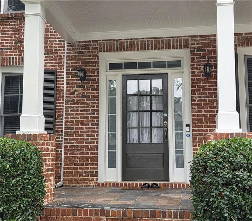 6 bedroom, 4 bathroom, 3,790 sq ft single family residence under contract at 4613 Pine Manor Bluff, Suwanee, GA 30024 — photo 2