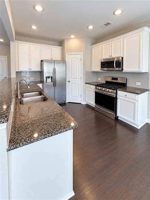 3 bedroom, 3 bathroom, 1,935 sq ft townhouse for sale at 7130 Post Park Way, Cumming, GA 30040 — photo 6