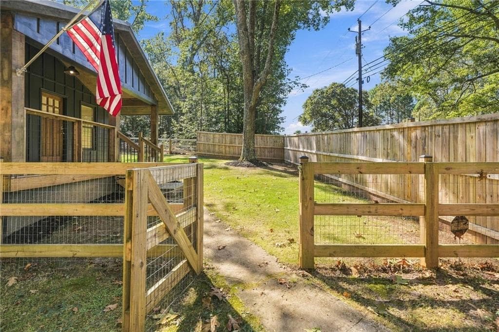 2 bedroom, 1 bathroom, 960 sq ft single family residence for sale at 1354 Butterworth Road, Canton, GA 30114 — photo 3