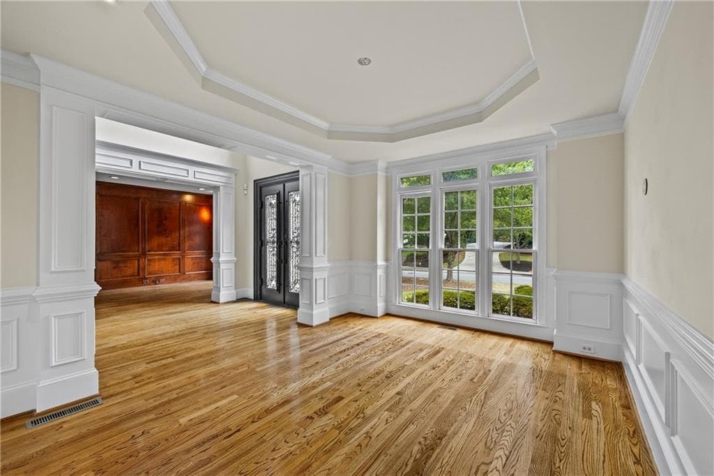 6 bedroom, 5 bathroom, 5,780 sq ft single family residence for sale at 5545 Stoneleigh Drive, Suwanee, GA 30024 — photo 6