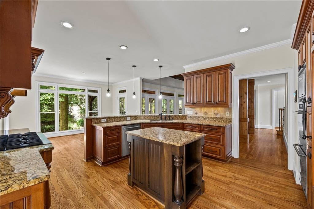 6 bedroom, 5 bathroom, 5,780 sq ft single family residence for sale at 5545 Stoneleigh Drive, Suwanee, GA 30024 — photo 9