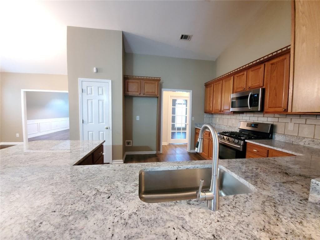 3 bedroom, 2 bathroom, 2,831 sq ft single family residence for rent at 3878 Hannahberry Place, Buford, GA 30519 for $2,600 a month — photo 10