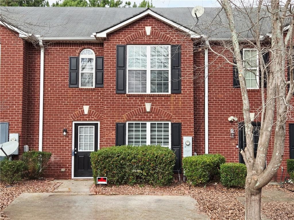 3 bedroom, 3 bathroom, 1,600 sq ft townhouse under contract at 2430 Piering Drive, Lithonia, GA 30038 — photo 2