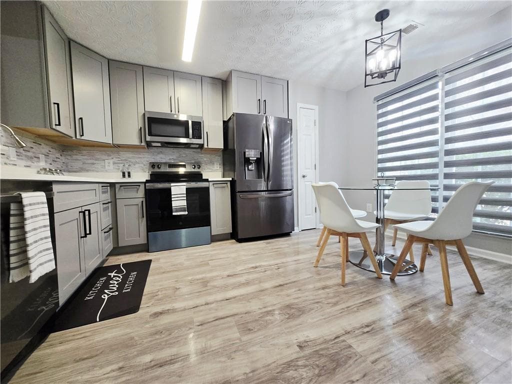 3 bedroom, 3 bathroom, 1,600 sq ft townhouse under contract at 2430 Piering Drive, Lithonia, GA 30038 — photo 9