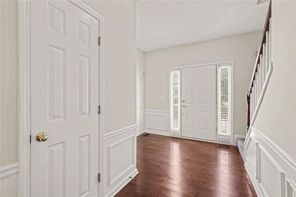 4 bedroom, 3 bathroom, 2,296 sq ft single family residence for rent at 2200 Traywick Chase, Alpharetta, GA 30004 for $3,450 a month — photo 3