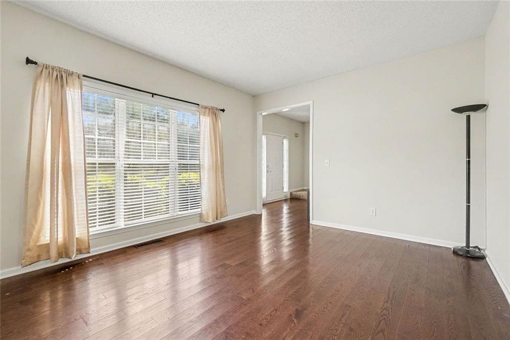 4 bedroom, 3 bathroom, 2,296 sq ft single family residence for rent at 2200 Traywick Chase, Alpharetta, GA 30004 for $3,450 a month — photo 6