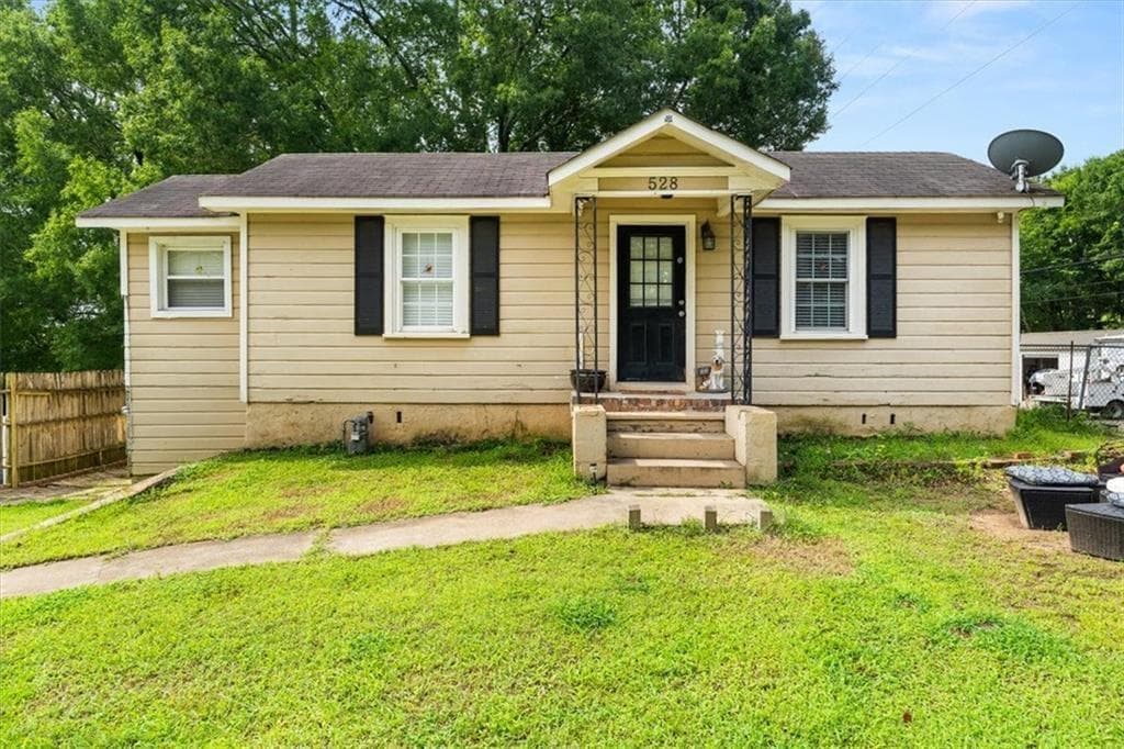 3 bedroom, 2 bathroom, 1,129 sq ft single family residence for sale at 528 Washington Avenue, Marietta, GA 30060