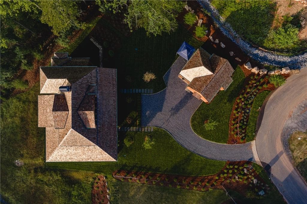 4 bedroom, 6 bathroom, 4,942 sq ft single family residence for sale at 140 Cove View Lane, Clarkesville, GA 30523 — photo 3