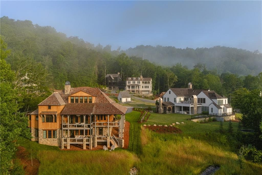 4 bedroom, 6 bathroom, 4,942 sq ft single family residence for sale at 140 Cove View Lane, Clarkesville, GA 30523 — photo 8