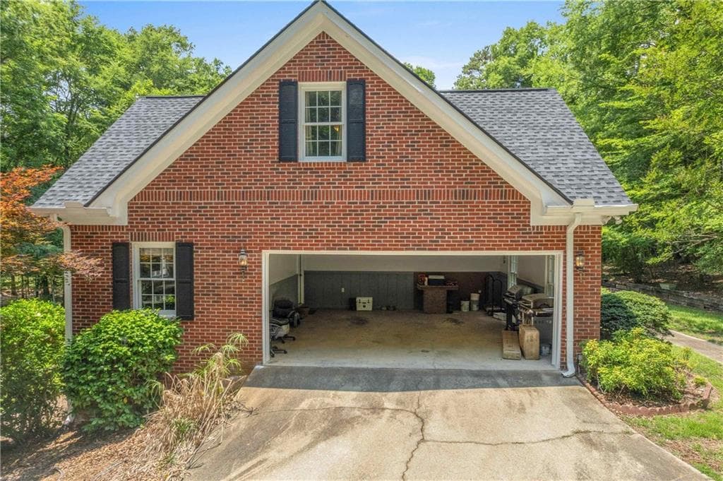 5 bedroom, 5 bathroom, 5,882 sq ft single family residence for sale at 165 River Cove Ridge, Social Circle, GA 30025 — photo 3
