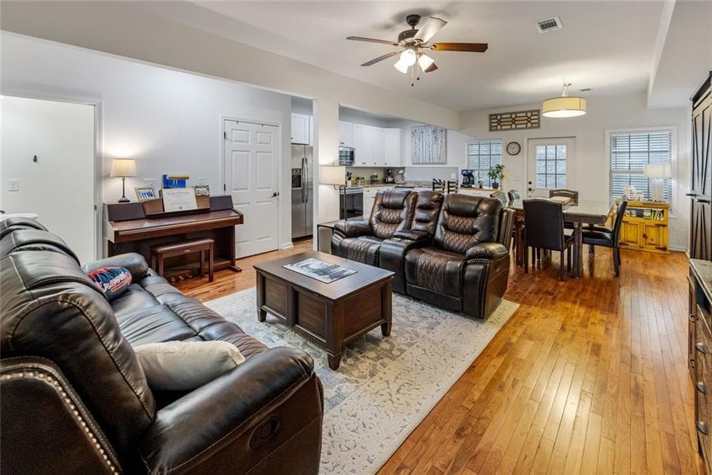 3 bedroom, 3 bathroom, 2,062 sq ft townhouse for sale at 190 Towne Villas Drive, Jasper, GA 30143 — photo 2