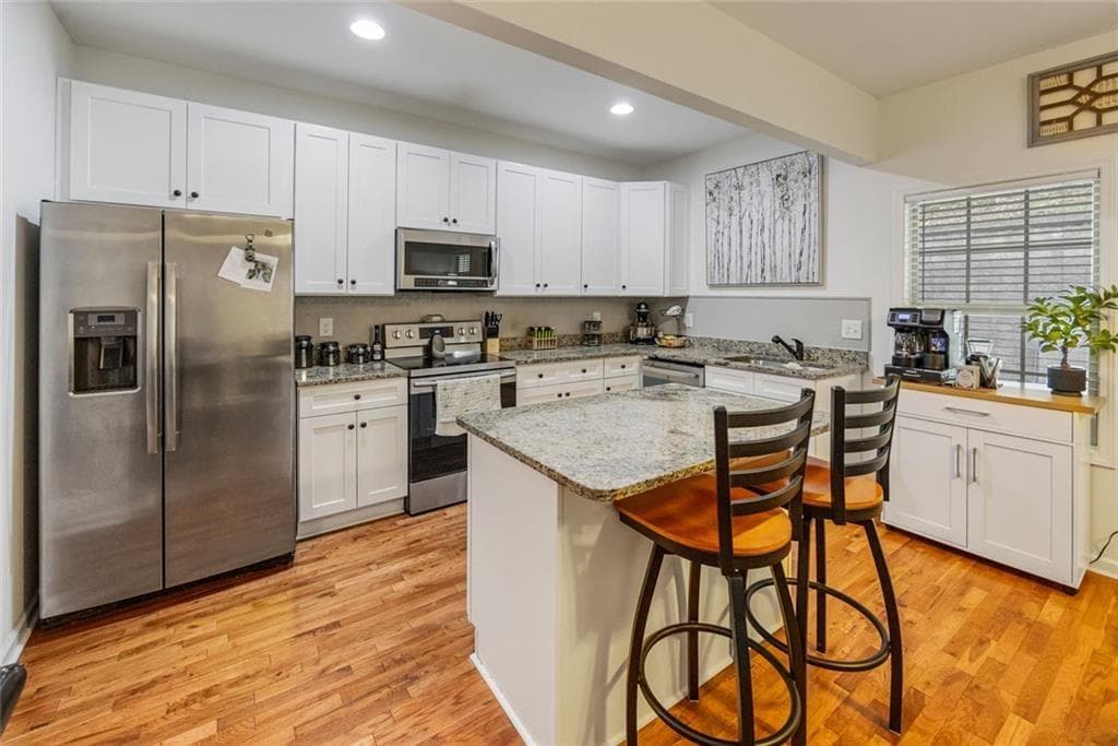 3 bedroom, 3 bathroom, 2,062 sq ft townhouse for sale at 190 Towne Villas Drive, Jasper, GA 30143 — photo 3