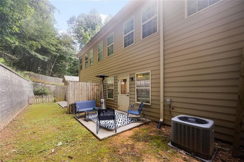 3 bedroom, 3 bathroom, 2,062 sq ft townhouse for sale at 190 Towne Villas Drive, Jasper, GA 30143 — photo 4
