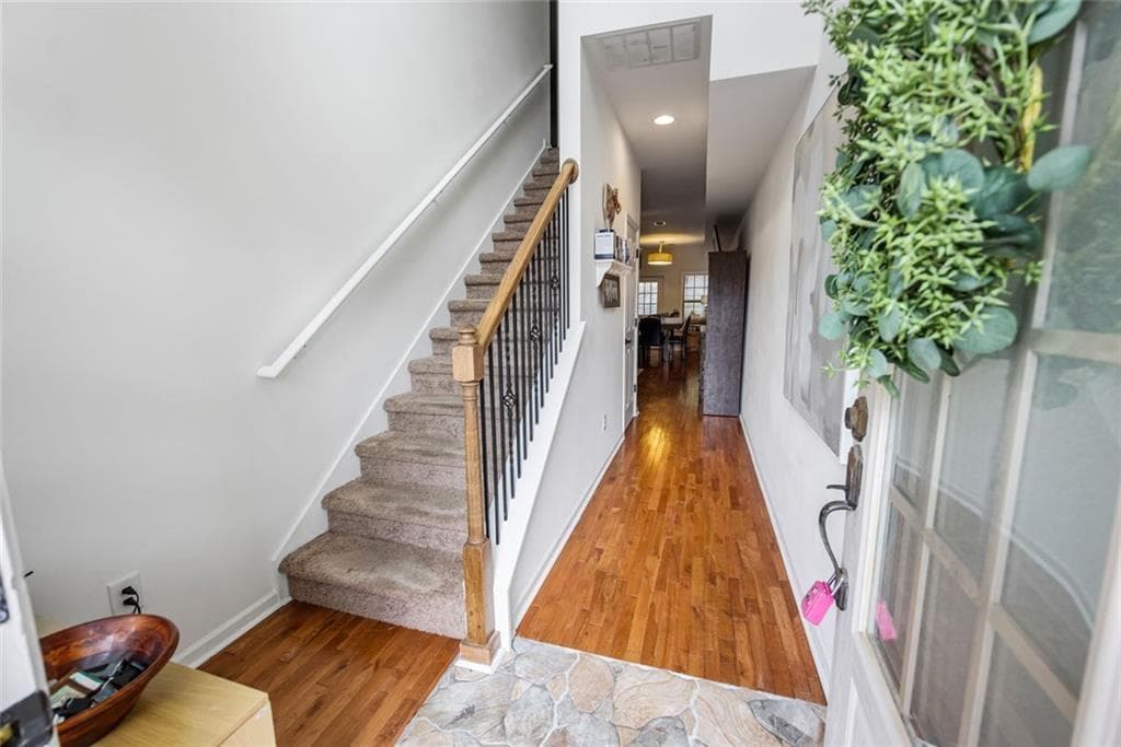3 bedroom, 3 bathroom, 2,062 sq ft townhouse for sale at 190 Towne Villas Drive, Jasper, GA 30143 — photo 6