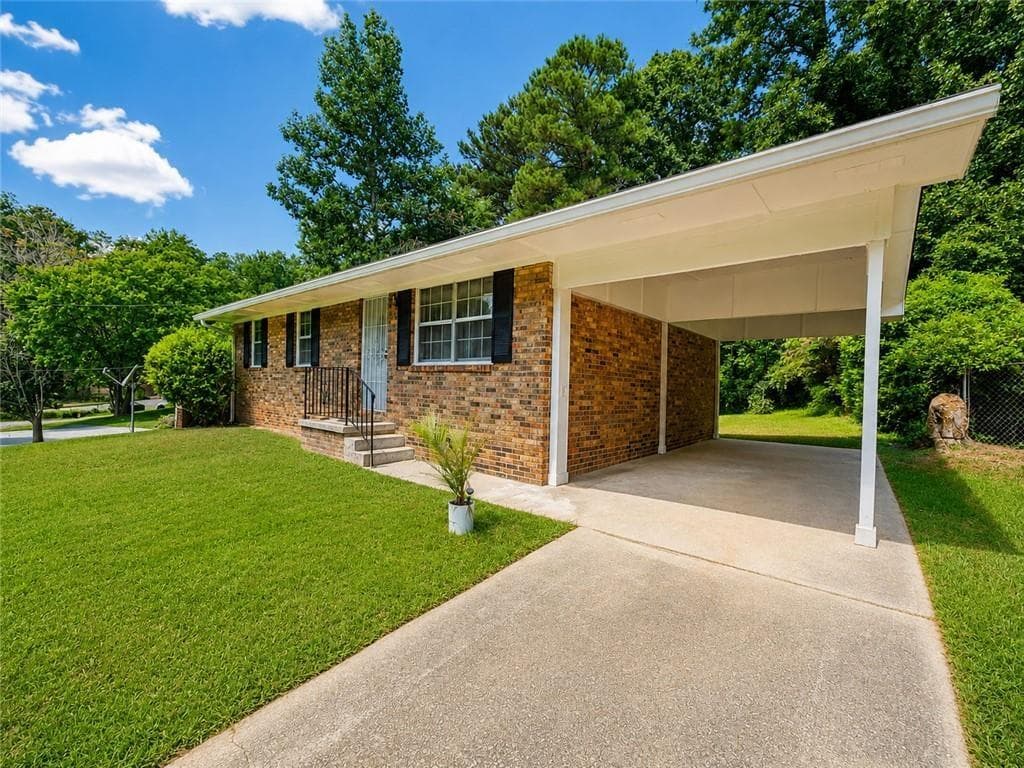 3 bedroom, 2 bathroom, 1,040 sq ft single family residence for sale at 792 Plainville Circle, Atlanta, GA 30331 — photo 2