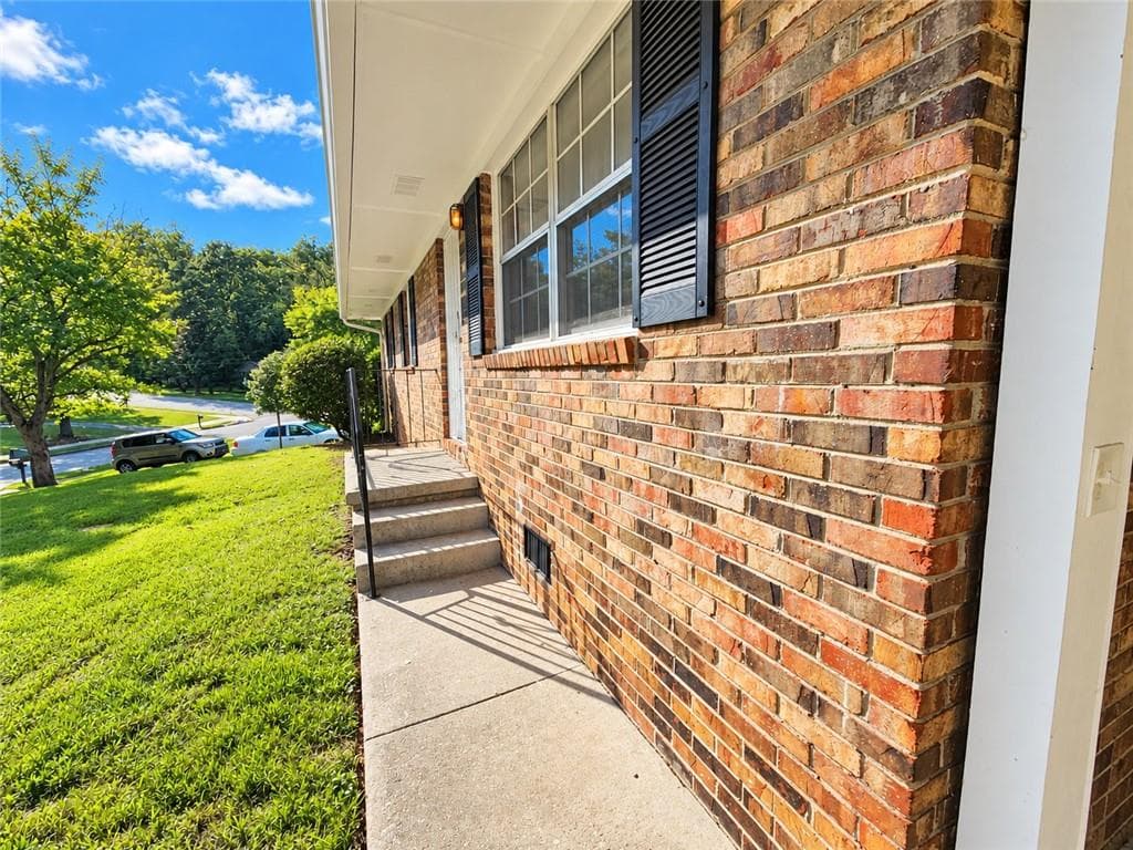 3 bedroom, 2 bathroom, 1,040 sq ft single family residence for sale at 792 Plainville Circle, Atlanta, GA 30331 — photo 3