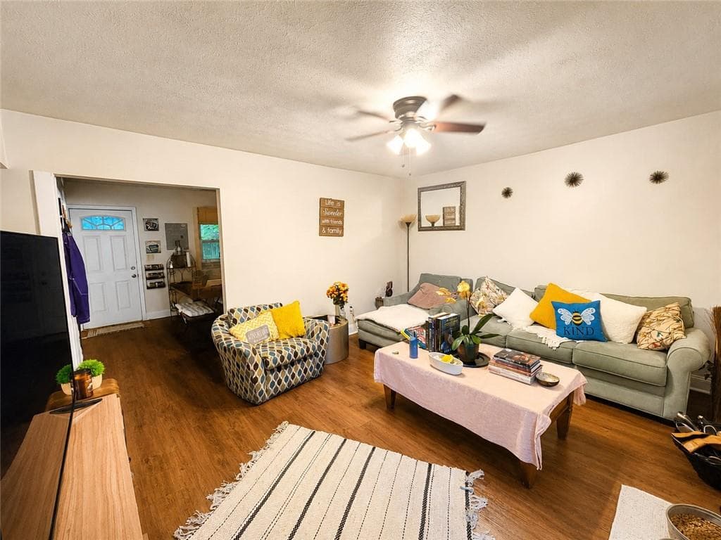 3 bedroom, 2 bathroom, 1,040 sq ft single family residence for sale at 792 Plainville Circle, Atlanta, GA 30331 — photo 4