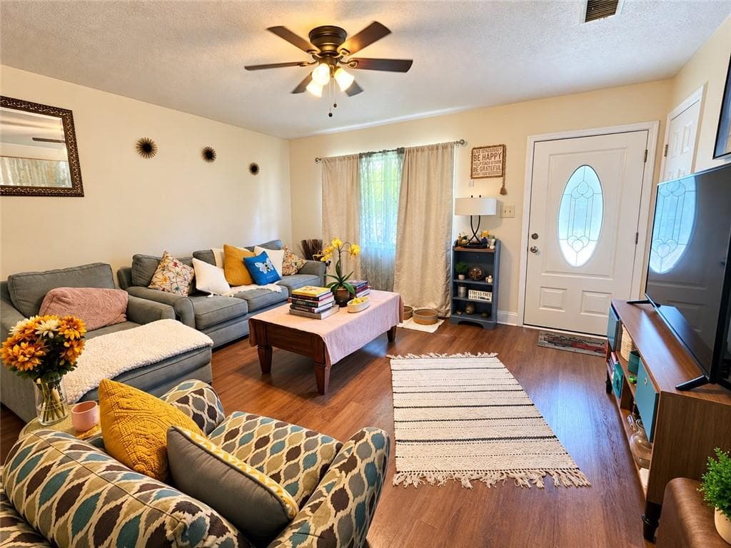 3 bedroom, 2 bathroom, 1,040 sq ft single family residence for sale at 792 Plainville Circle, Atlanta, GA 30331 — photo 5
