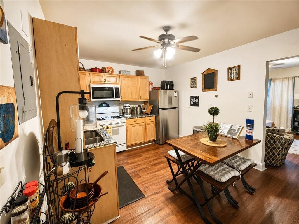 3 bedroom, 2 bathroom, 1,040 sq ft single family residence for sale at 792 Plainville Circle, Atlanta, GA 30331 — photo 9