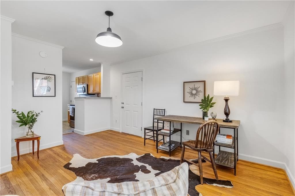2 bedroom, 1 bathroom, 840 sq ft condominium for sale at 572 Goldsboro Road A, Atlanta, GA 30307 — photo 1 of 24