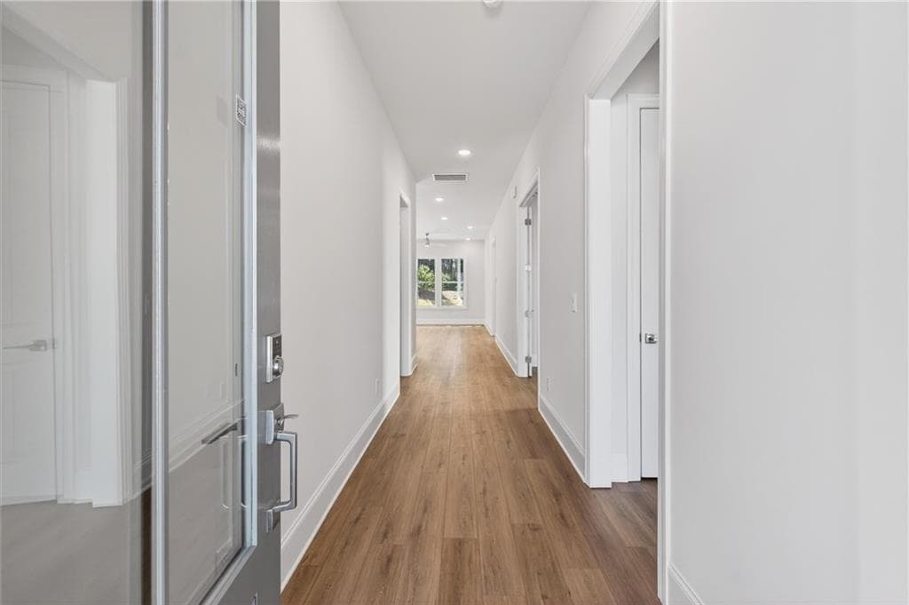 2 bedroom, 2 bathroom, 1,950 sq ft single family residence under contract at 400 Vinca Circle, Kennesaw, GA 30144 — photo 6