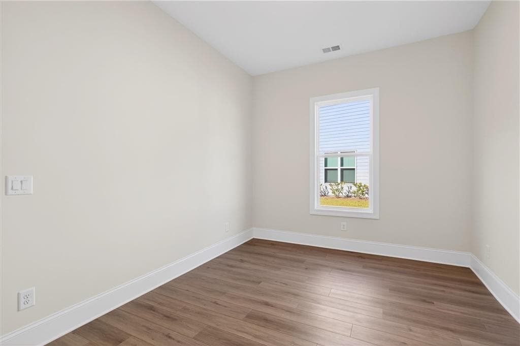 2 bedroom, 2 bathroom, 1,950 sq ft single family residence under contract at 400 Vinca Circle, Kennesaw, GA 30144 — photo 8