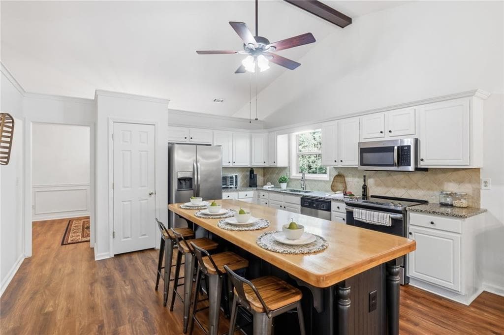 3 bedroom, 2 bathroom, 2,337 sq ft single family residence for sale at 7660 Donington Park Drive, Cumming, GA 30040 — photo 2