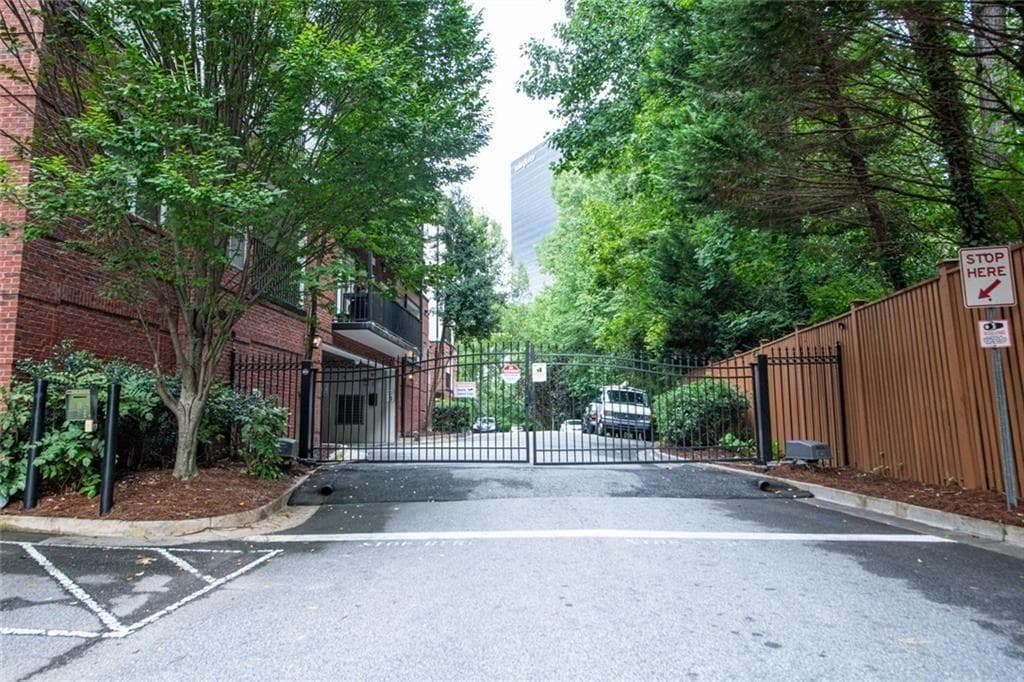 2 bedroom, 2 bathroom, 1,105 sq ft condominium for rent at 3275 NE Lenox Road 207, Atlanta, GA 30324 for $2,225 a month — photo 3