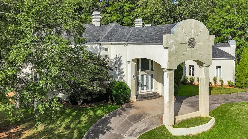 5 bedroom, 6 bathroom, 7,486 sq ft single family residence for sale at 110 Standing Oak Place, Fayetteville, GA 30214 — photo 3