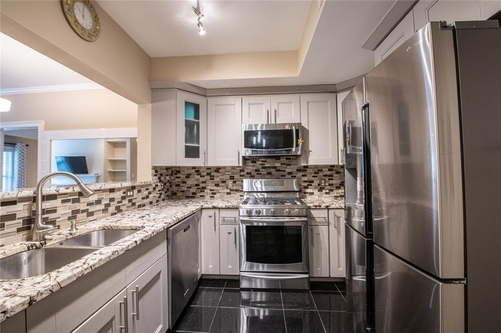 2 bedroom, 2 bathroom, 1,105 sq ft condominium for rent at 3275 NE Lenox Road 207, Atlanta, GA 30324 for $2,225 a month — photo 6