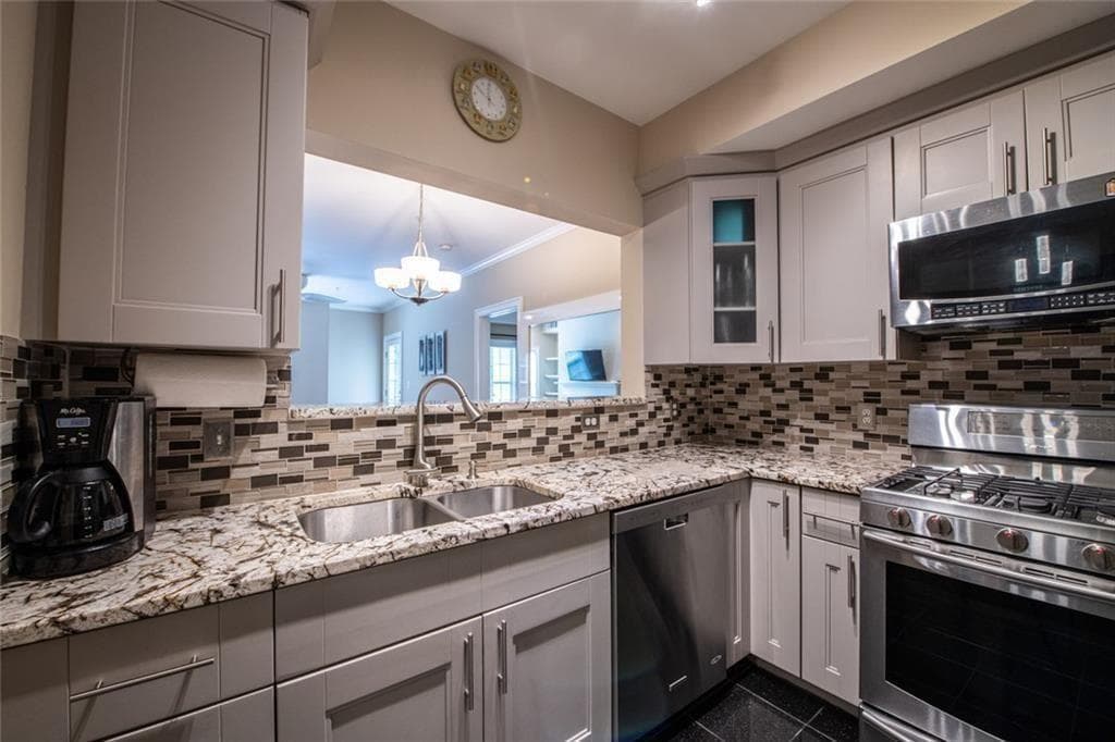 2 bedroom, 2 bathroom, 1,105 sq ft condominium for rent at 3275 NE Lenox Road 207, Atlanta, GA 30324 for $2,225 a month — photo 7