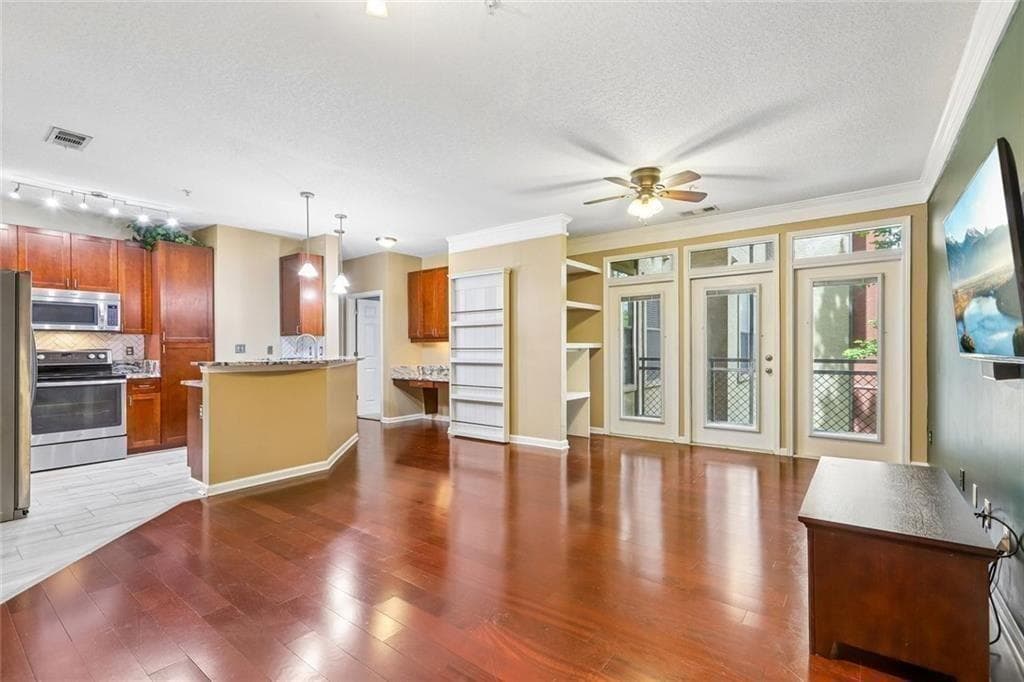 1 bedroom, 1 bathroom, 884 sq ft condominium for sale at 400 17th Street 1233, Atlanta, GA 30363