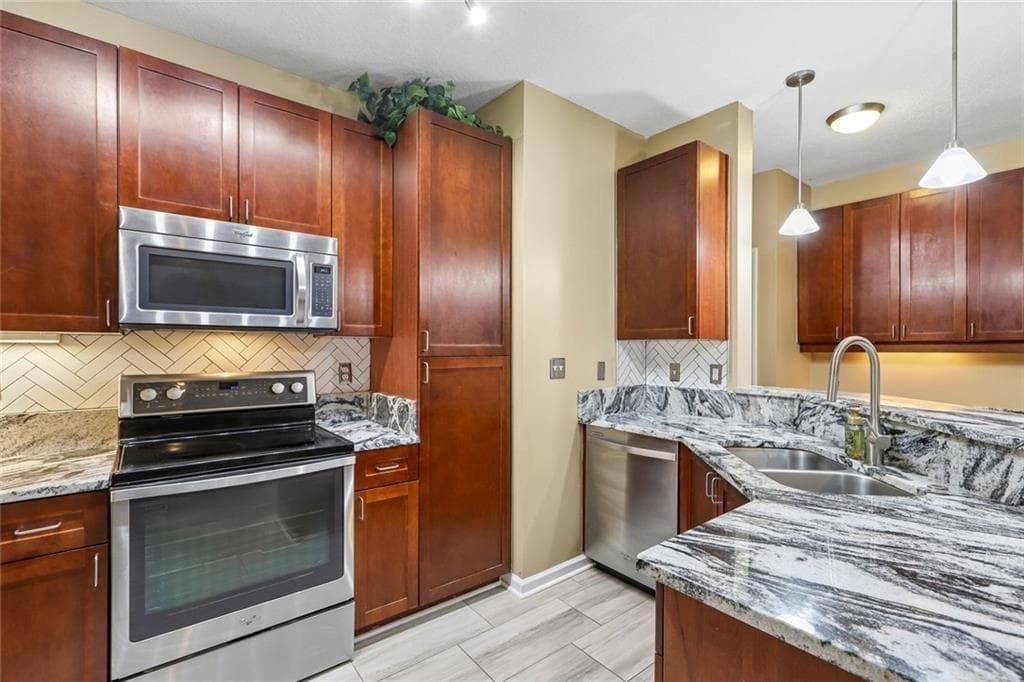 1 bedroom, 1 bathroom, 884 sq ft condominium for sale at 400 17th Street 1233, Atlanta, GA 30363 — photo 2