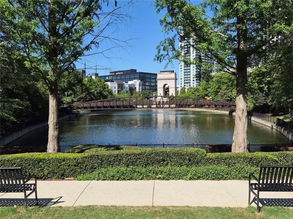 1 bedroom, 1 bathroom, 884 sq ft condominium for sale at 400 17th Street 1233, Atlanta, GA 30363 — photo 6