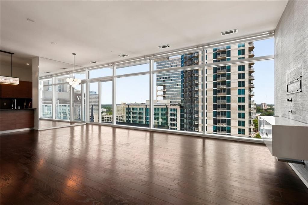 2 bedroom, 2 bathroom, 1,587 sq ft condominium for sale at 45 Ivan Allen Jr Boulevard 1808, Atlanta, GA 30308 — photo 5