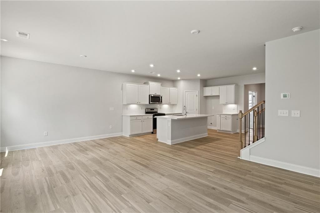 4 bedroom, 3 bathroom, 2,622 sq ft single family residence under contract at 256 Delilah Court, Mcdonough, GA 30252 — photo 6